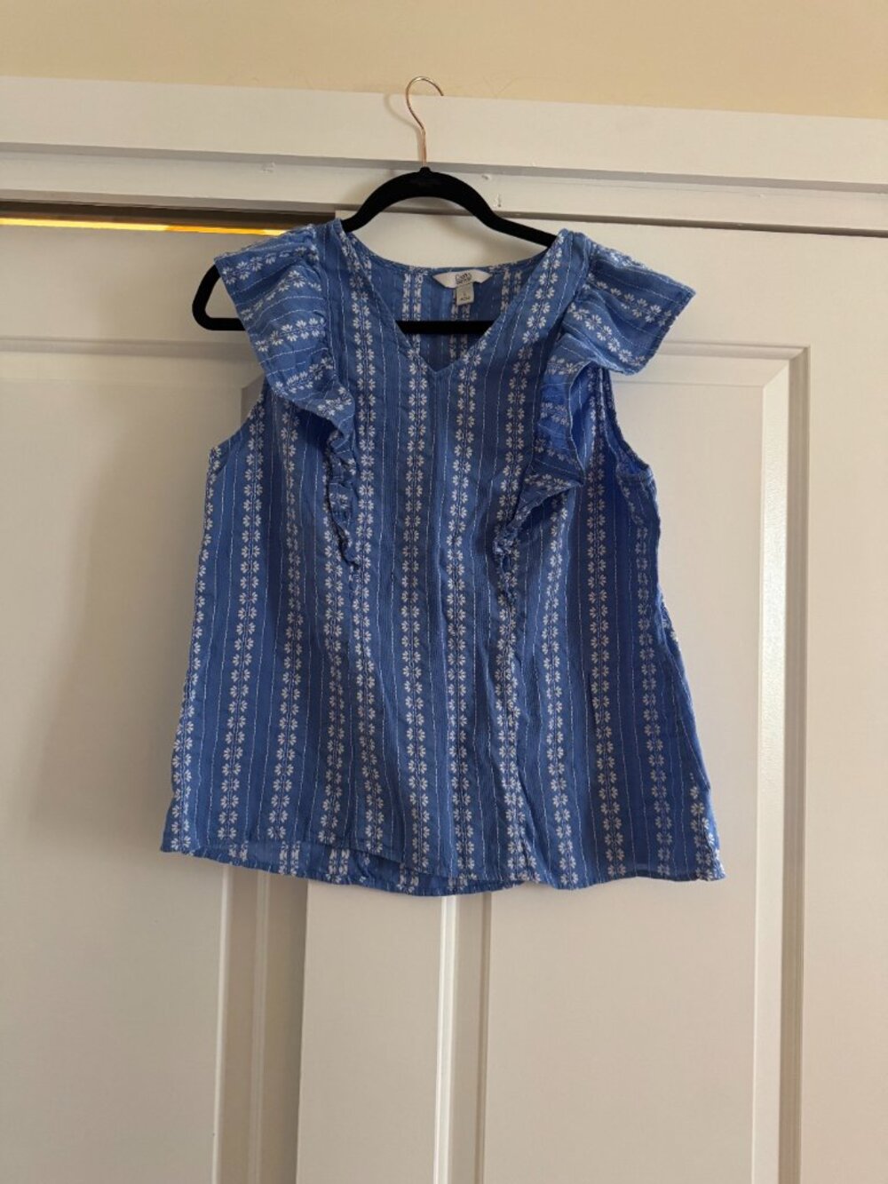 Women's Croft & Barrow Blue Sleeveless Ruffle Top - Size LARGE - Picture 2 of 5